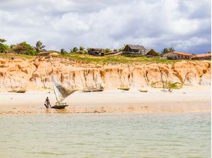 JANGADA E PESCADOR EM CANOA QUEBRADA