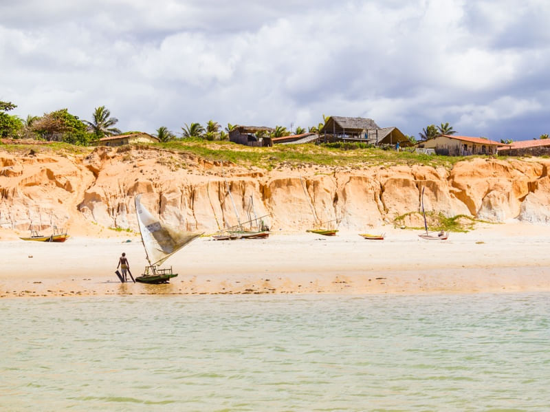 JANGADA E PESCADOR EM CANOA QUEBRADA
