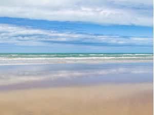 PRAIA EM CANOA QUEBRADA EM CORES 2