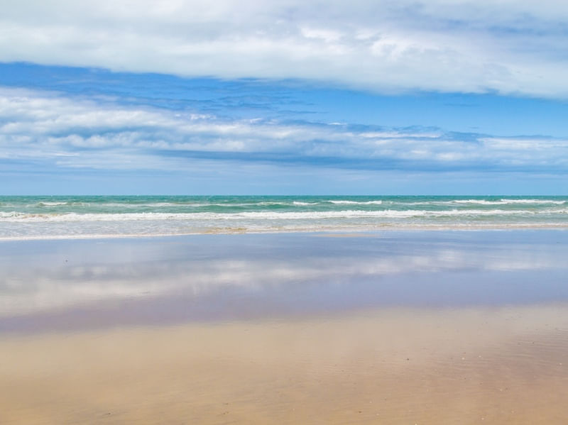 PRAIA EM CANOA QUEBRADA EM CORES 2