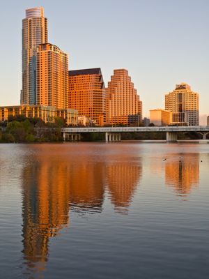 PRÉDIOS REFLETIDOS NO RIO COLORADO - AUSTIN - TEXAS