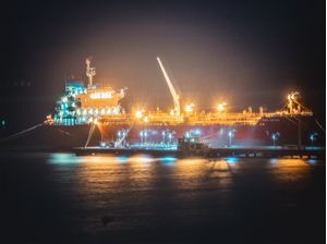 ZOOM NO NAVIO PARADO