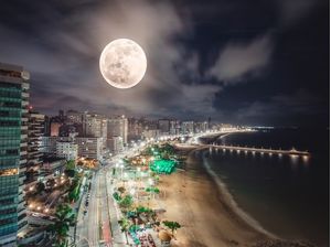 LUA NA BEIRA MAR