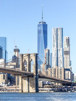 PONTE E PRÉDIOS EM MANHATTAN