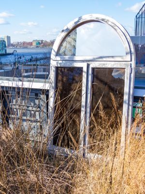 JANELA COM ESPELHOS EM BATTERY PARK, MANHATTAN