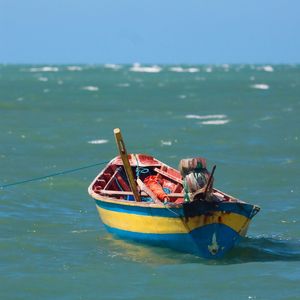 BARCO AZUL, AMARELO E VERMELHO