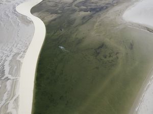LAGOA NOS LENÇÓIS MARANHENSES