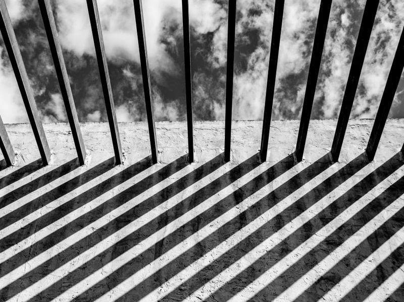 PERGOLADO VAZADO COM CÉU E SOMBRAS LISTRADAS