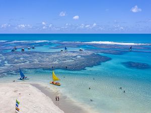 JANGADAS NAS PISCINAS NATURAIS DE PORTO DE GALINHAS