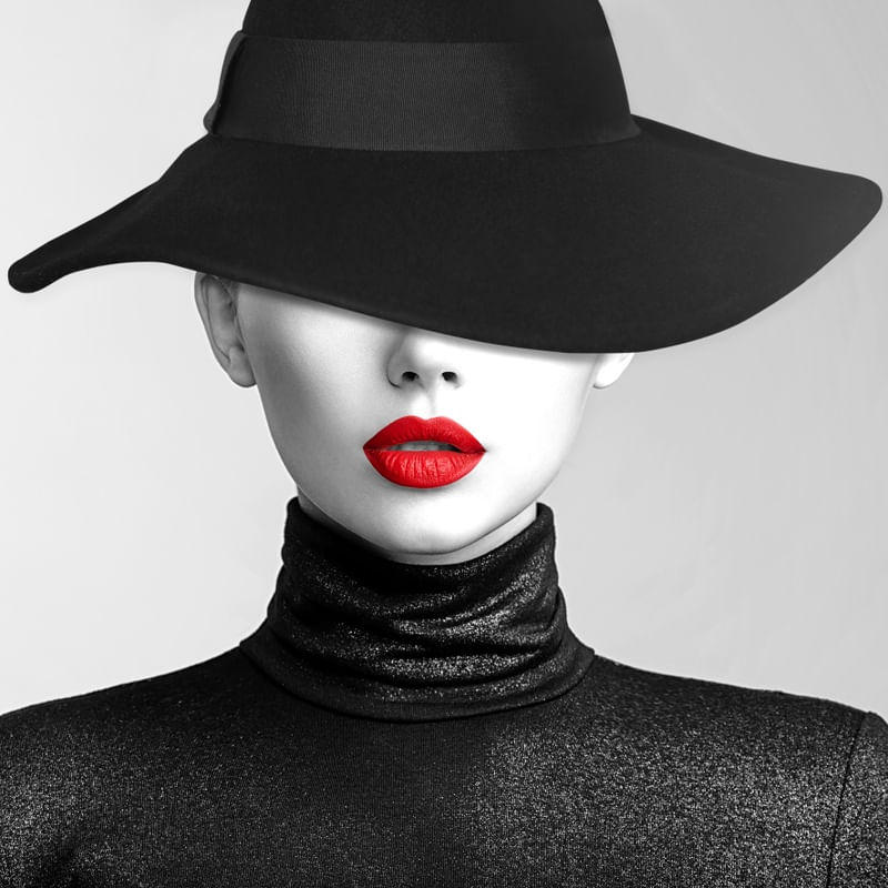 MINIMALISTA MULHER DE CHAPÉU - 01B