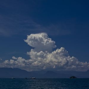 A NUVEM E O MAR EM PARATY