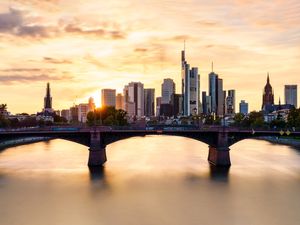 POR DO SOL EM FRANKFURT