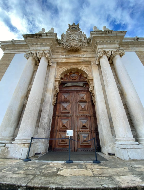 BIBLIOTECA EM COIMBRA