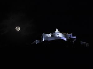BELA LUA CHEIA COM CONVENTO DE NOSSA SENHORA DA PENHA