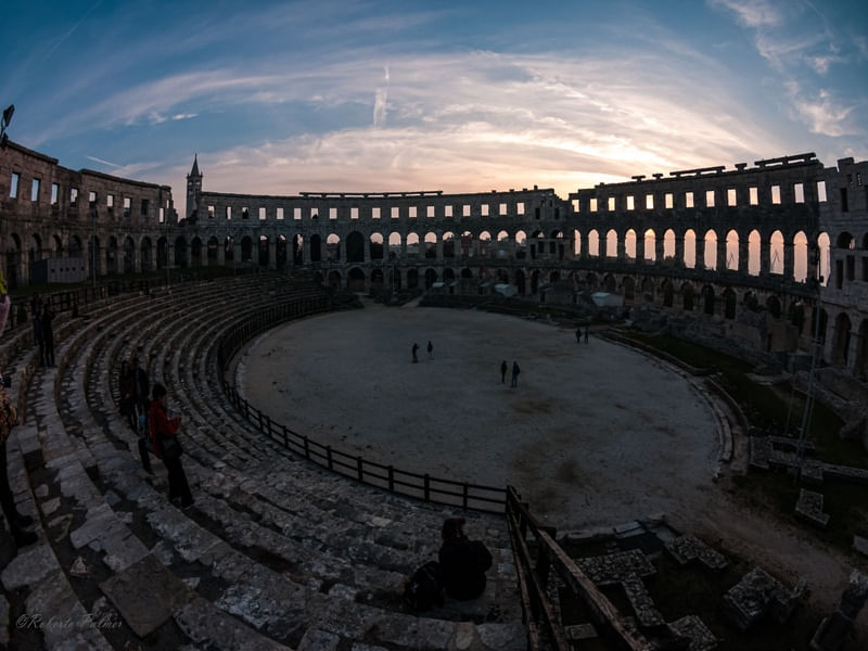 POR DO SOL NA ARENA EM PULA