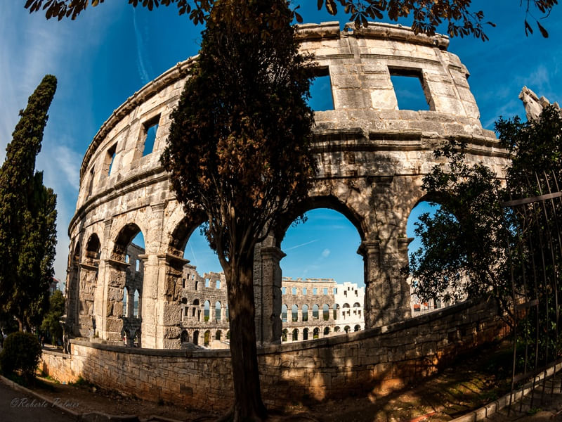 ARENA EM PULA