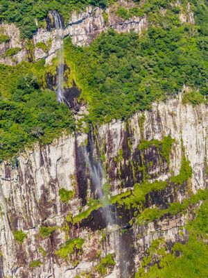 CACHOEIRA NO CÂNION FORTALEZA