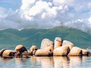 BRUXAS PETRIFICADAS DA PRAIA DE ITAGUAÇU