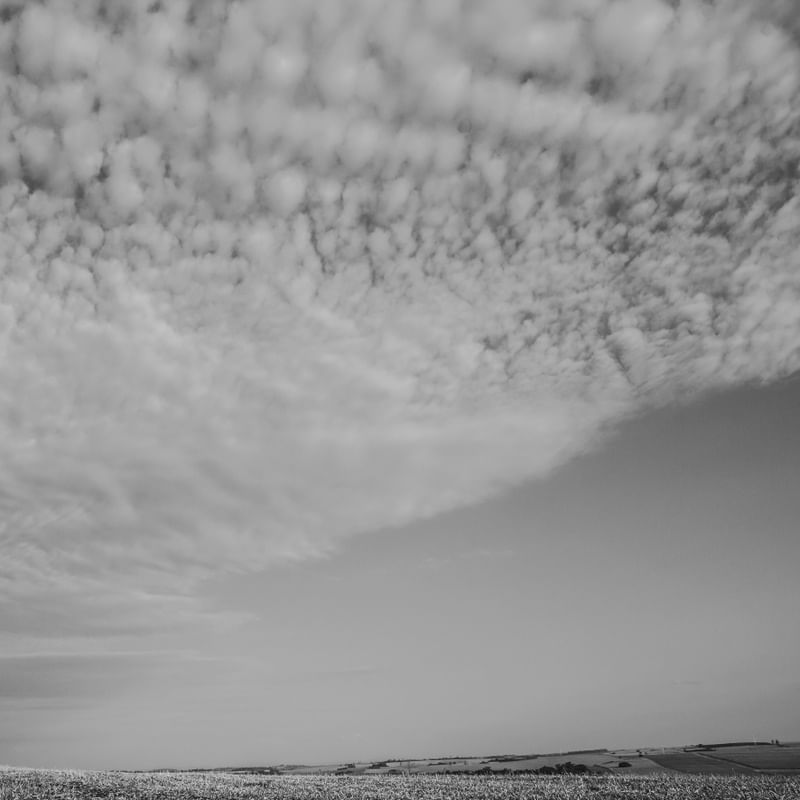 O CÉU E AS NUVENS ABSTRATAS NO CAMPO