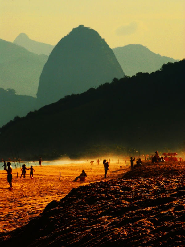 AREIAS FERVENDO DE NITERÓI