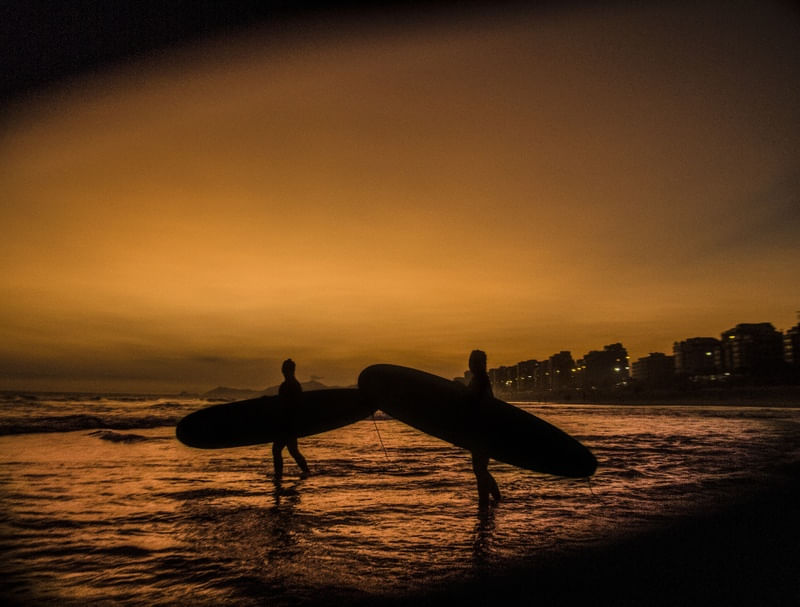 ALUNAS DE SURF