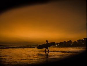 ALUNA DE SURF 3