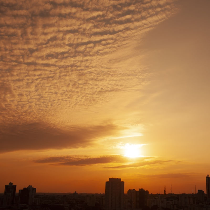 ENTARDECER NA CIDADE