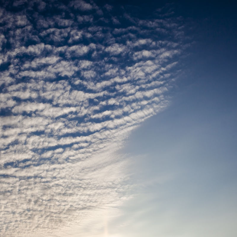 NUVENS NO CÉU DEGRADÊ