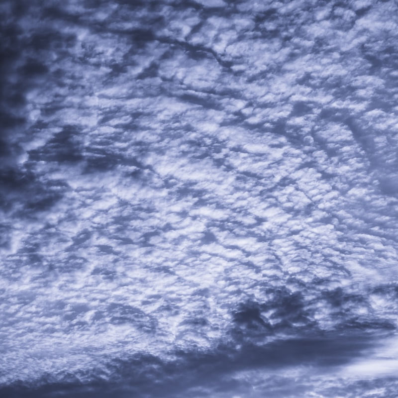 AS NUVENS ABSTRATAS DO CÉU