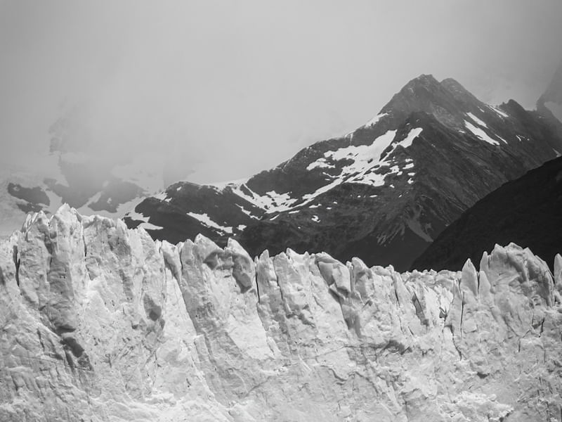 LINDO GLACIAR E MONTANHAS