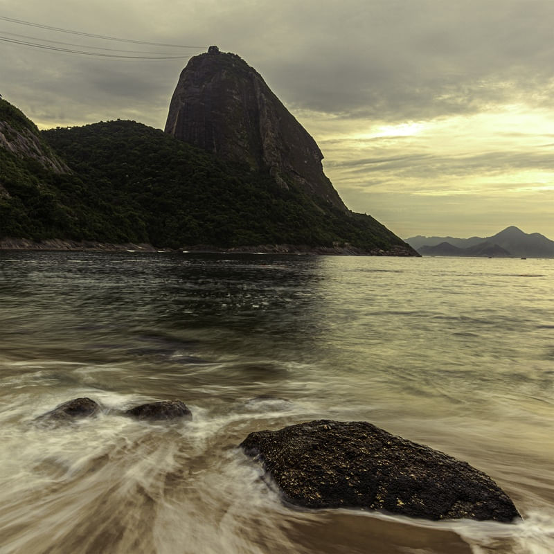 PÃO DE AÇÚCAR EM CORES - POR RAPHAEL NEVES - QUADRADO