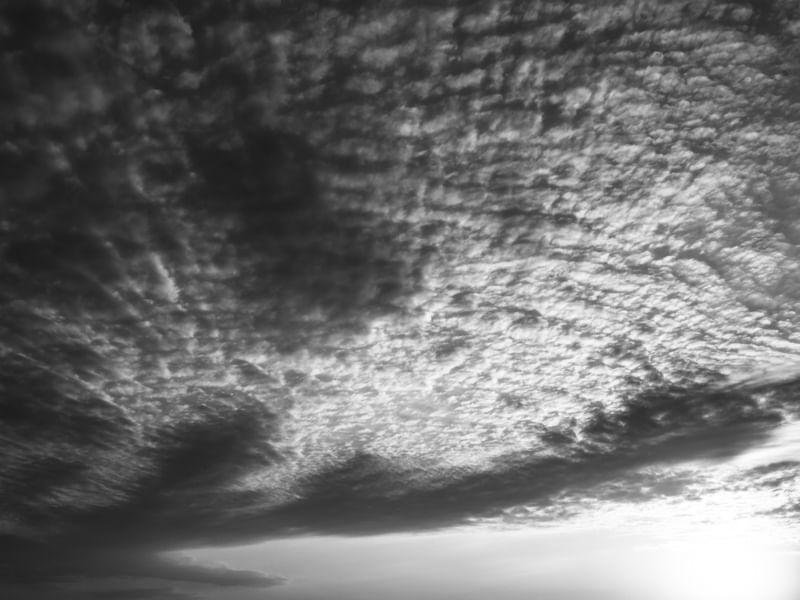 SOBRE NUVENS E ABSTRATOS