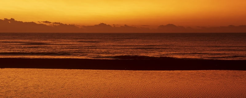 PANORAMICA ENTARDECER NO MAR
