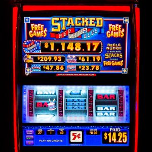 SLOT MACHINE