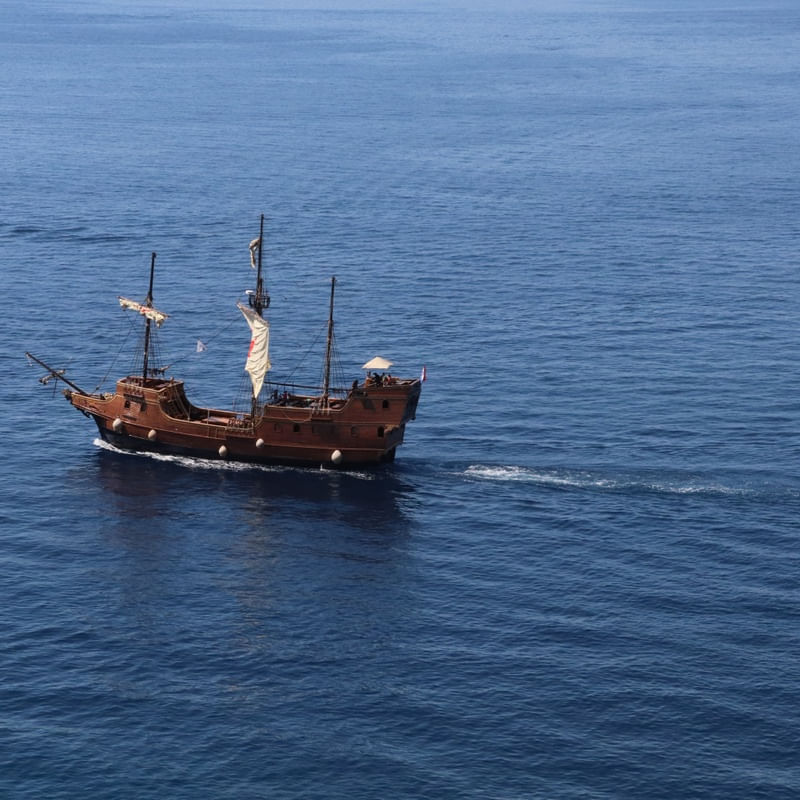 CARAVELA AO MAR