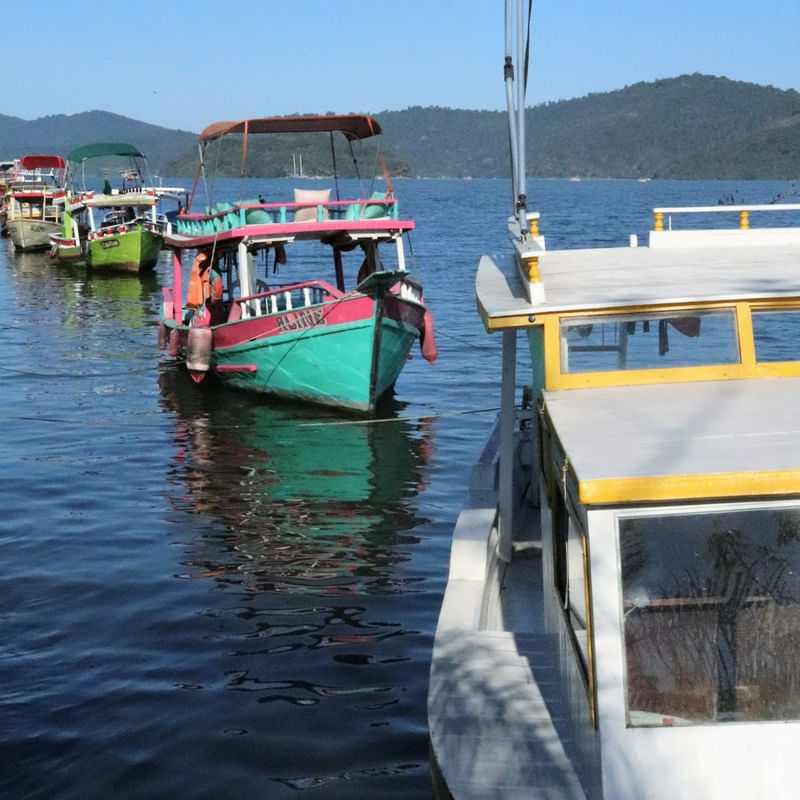 BARCOS PARATY