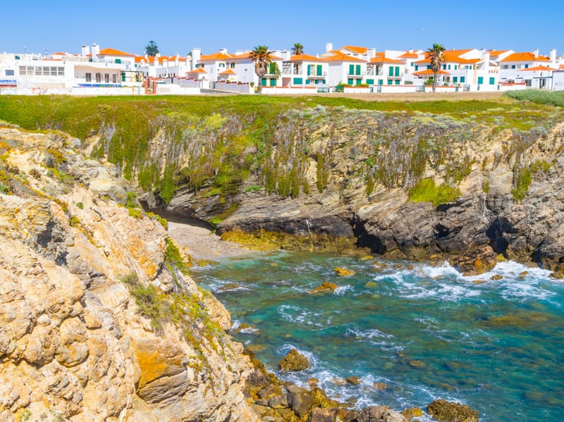 VILA DE PORTO COVO SOBRE AS FALÉSIAS