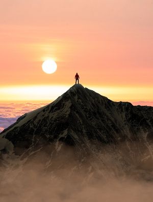 POR DO SOL TOPO DA MONTANHA