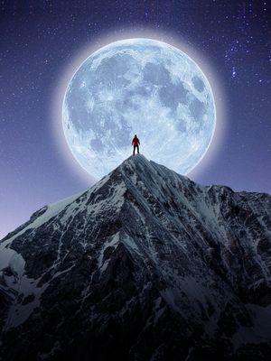 LUA NO TOPO DA MONTANHA