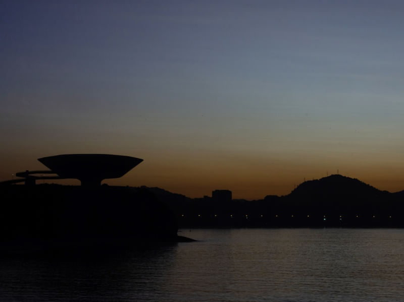 O AMANHECER, O MAR E O MAC
