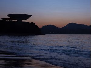 NAS ONDAS DO AMANHECER