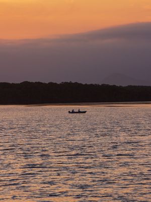 BARQUEIROS NO CAIS