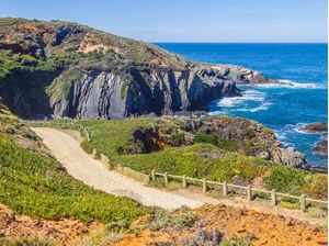 CAMINHO PARA A PRAIA SOBRE AS FALÉSIAS