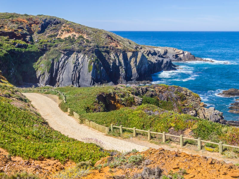 CAMINHO PARA A PRAIA SOBRE AS FALÉSIAS