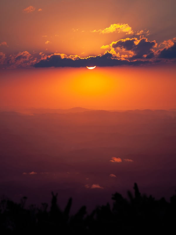 PÔR DO SOL DO ALTO DA MONTANHA L