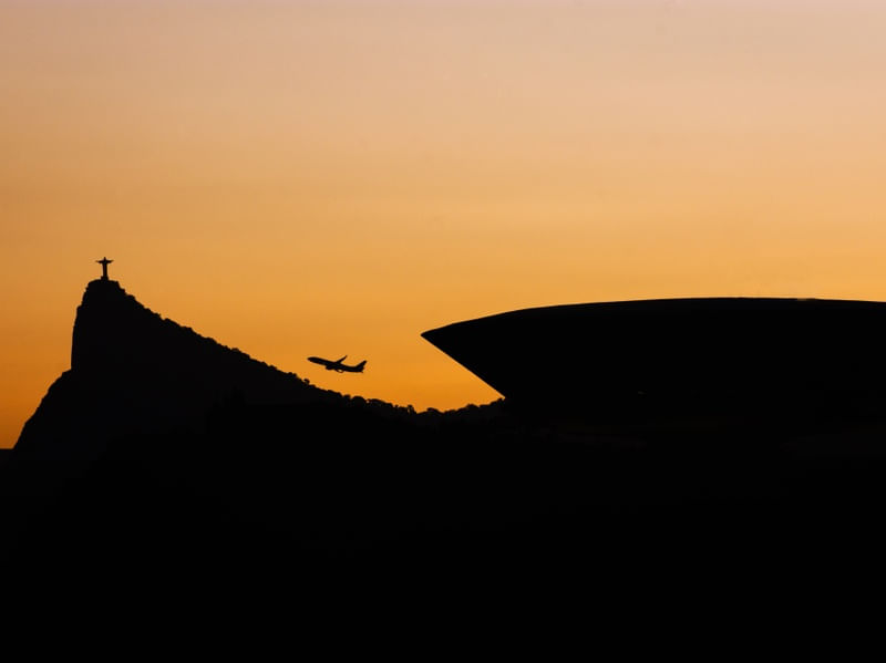 UMA VIAGEM ENTRE OS CARTÕES POSTAIS