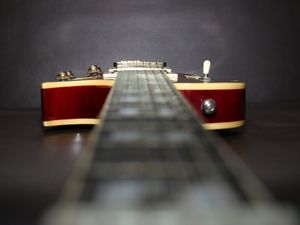 GUITARRA MODELO LES PAUL 2