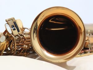 SAXOFONE DOURADO 4