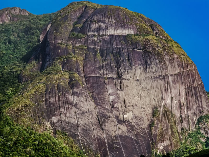 PEDRA RISCADA MOLHADA