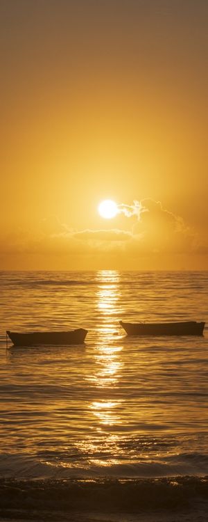 BARCOS NO NASCER DO SOL, BICANGA - SERRA/ES